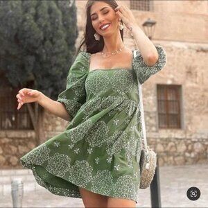 Zara Women's Blogger's Favorite Green Embroidered Puff Sleeve Dress- Size XS